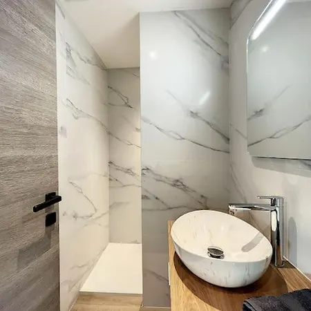 Brp Center,top Floor Luxurious House,8 Bed Prázdninový dům *
